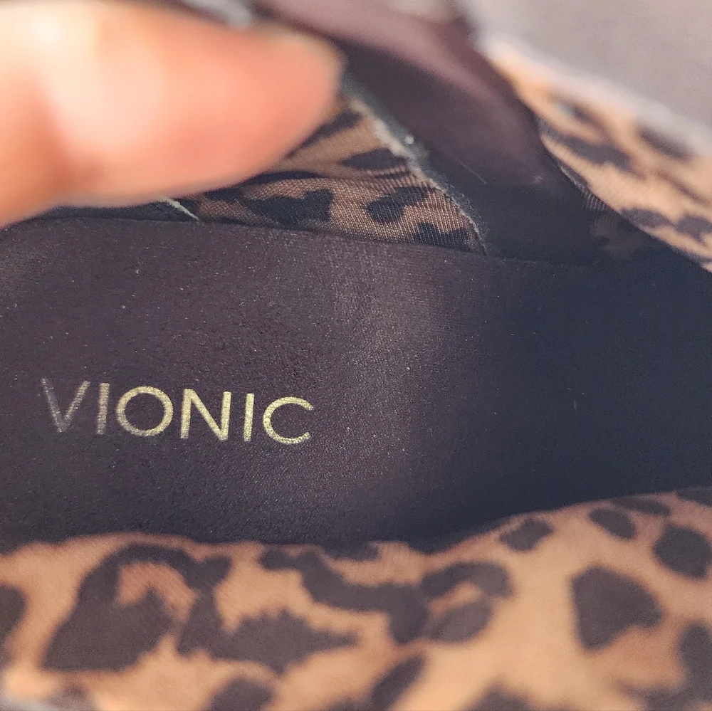 Vionic Upton Brown Ankle Boots